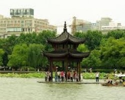 Buổi Ăn Trưa ở Tu Viện Myanma